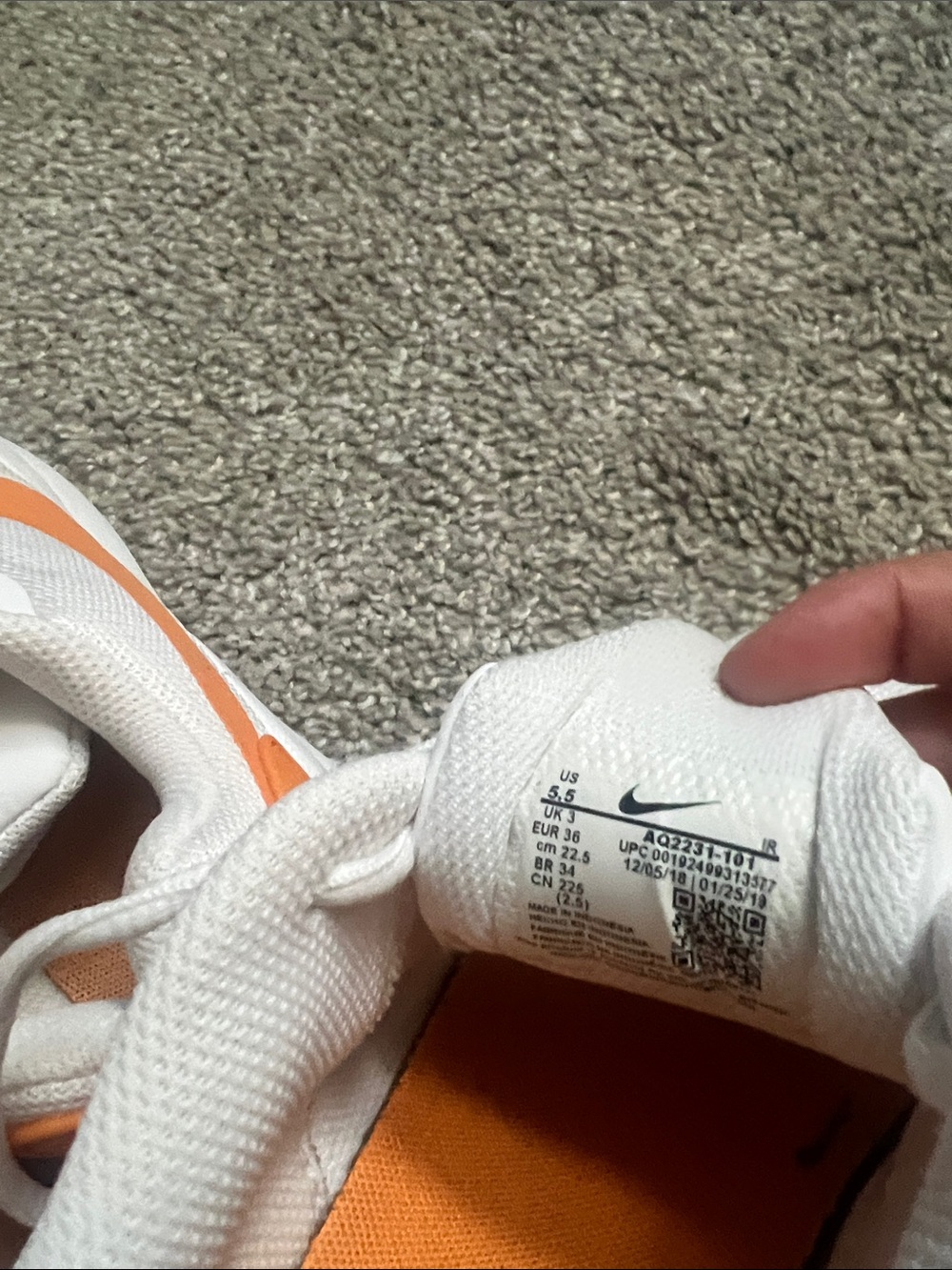 Air Nike White and Orange shoes - Picture 7 of 8
